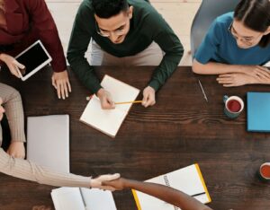 Baromètre interne : doit-on poser 10 ou 150 questions ?